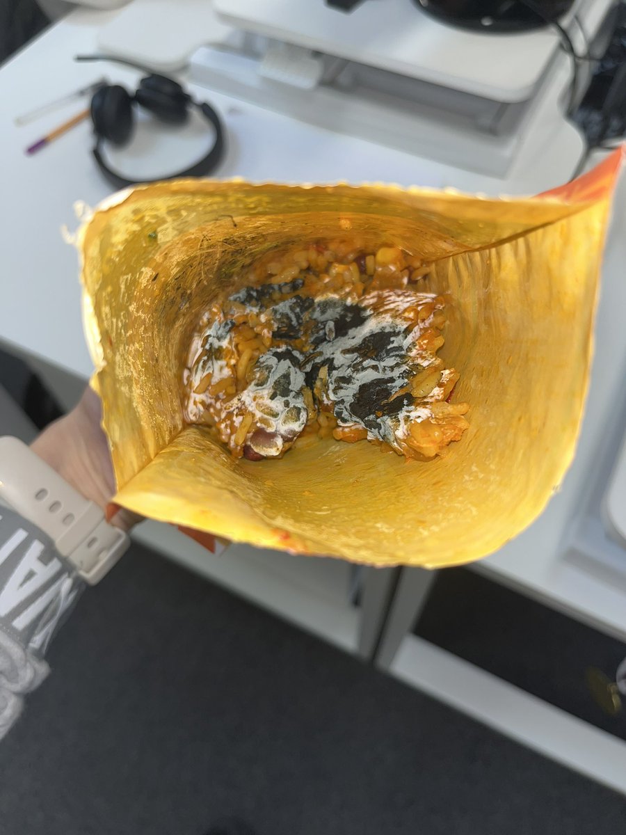 CharleyTyrrell's tweet photo. Cheers @LidlGB for my bag of mouldy rice. STILL IN DATE WITH NO HOLES IN THE PACKET 🤢
Only noticed halfway as it was mixed with other food 🤢🤢🤢🤢

@LidlGB https://t.co/zrloe0ttR5