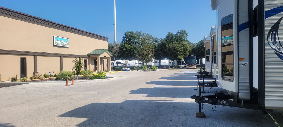 Nature_RV's tweet photo. Come check out our CRAZY markdowns on Hy-Lines!!
They all need to go!! Now listed at half of the original MSRP! Come out and check us out and see what we have to offer! Come in and have the family experience.
#destinationtrailers #bridgeview #hyline #rvlife #rvliving #Florida https://t.co/Min2IzTH84