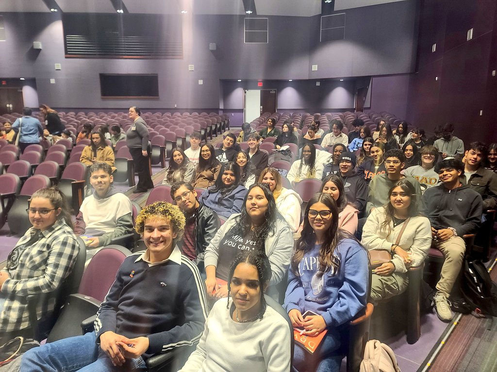 Project Lit brings New York Times best-selling author @NealShusterman to @SocorroISD! THANK YOU @americaslibrary for including @Ahs_Libertas scholars in the opportunity to work on emerging climate and legal issues found in the survival story, DRY. #ThisIsLIBERTAS @Americas_HS