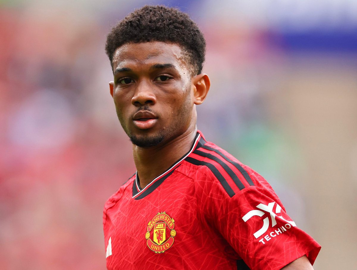 FabrizioRomano's tweet photo. 🚨🔴 Amad Diallo has no plans to leave Man United on loan in January.

Director conversation with Ten Hag took place to confirm his intention to stay at #MUFC.

No current plan on player side for any loan to Championship clubs including Boro, Amad wants to ‘respect’ Sunderland. https://t.co/toFsWxqX3s