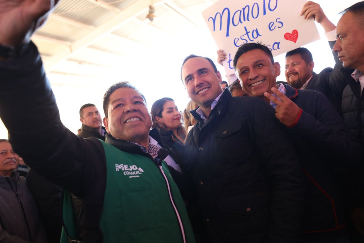 manolojim's tweet photo. obras de agua, drenaje, pavimento, techos, cuartos, centros comunitarios, escuelas, entre otras, con una inversión de 1800 millones de pesos. De arranque, aquí en los ejidos El Fénix y Coyote vamos a recarpetear 31 cuadras. (2/3) https://t.co/ALMcPzeBgj