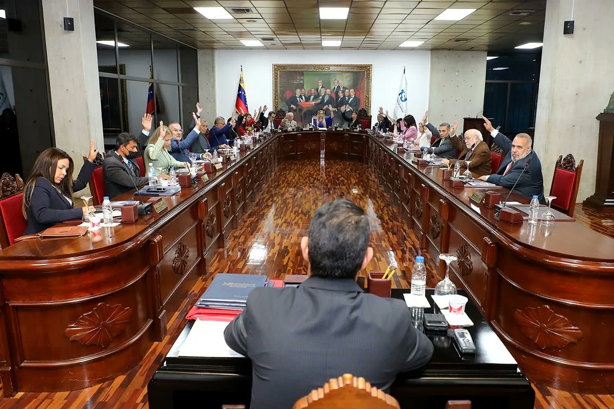 TSJ_Venezuela's tweet photo. Magistrada Caryslia Beatriz Rodríguez Rodríguez nueva presidenta del TSJ https://t.co/xoO17zQ166

#17Ene https://t.co/Y42VYfSyUH