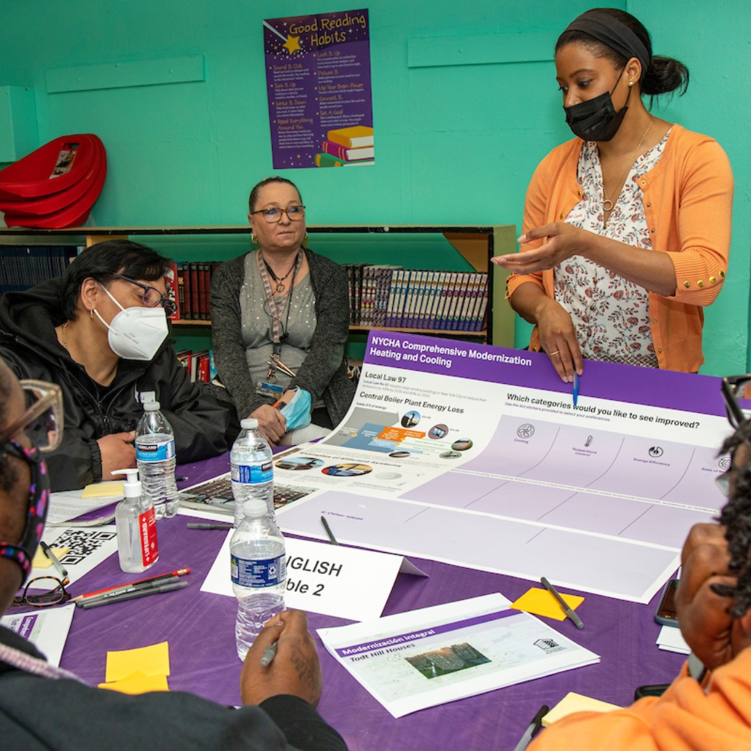 NYCHA's tweet photo. 🚀 Breaking News!
@NYCHA has signed its largest design-build contract ever! Over $150 million committed to the Comprehensive Modernization of Todt Hill Houses on Staten Island. This project will enhance the lives of over 1,000 residents. 👏🙌

#CompMod #NYCHA https://t.co/HGgxk3fq6T