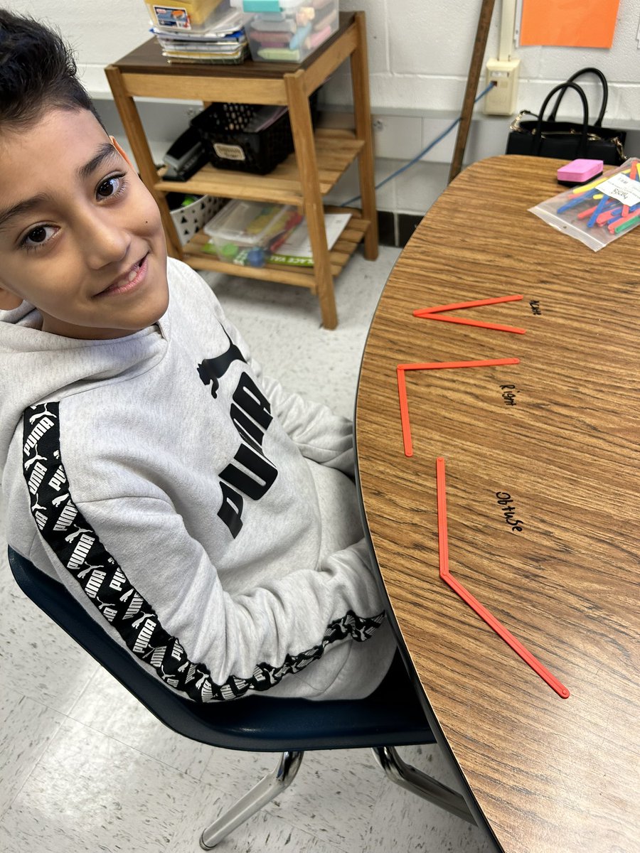 MsEscamilla12's tweet photo. Having fun creating angles 😊#mathematicians #PISDMathChat https://t.co/B3zLoCfREc