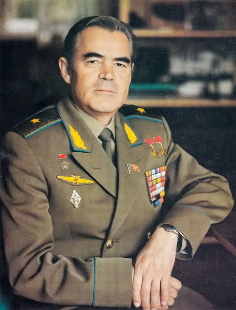 vugarabdullah's tweet photo. UZAYA İLK GİDEN TÜRK - ÇUVAŞ TÜRKÜ ANDRİYAN NİKOLAYEV'DİR. 
ÇUVAŞ TÜRKLERİ HRİSTİYAN OLDUKLARI İÇİN SLAV İSİM VE SOYADLARI TAŞIYORLAR, AMA SOY OALRAK ÖZBEÖZ TÜRKLERDİR... https://t.co/DFq55wBYsP