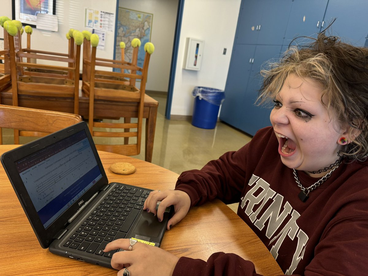 Got to help a really cool <a href="/AHHSmules/">AHHS Mules</a> senior apply to the <a href="/AlamoColleges1/">Alamo Colleges District</a> and their AMAZING #MortuaryScience program! Thankful <a href="/AHISD/">Alamo Heights ISD</a> families are part of #AlamoPromise now.

<a href="/MikeFloresPHD/">Chancellor Mike Flores</a> @WeGoPublic <a href="/RootEdSA/">RootEd Texas</a> <a href="/AlamoCollegesFd/">Alamo Colleges Foundation</a> 
<a href="/PorterLoringSA/">Porter Loring Mortuary</a> 
<a href="/SAC_PR/">San Antonio College</a> #College #Admissions