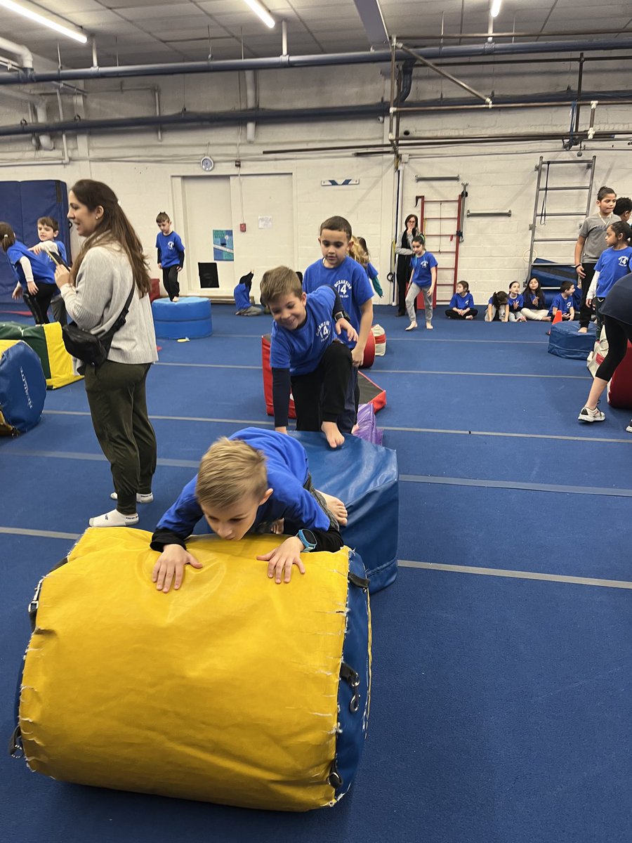 Having the best time on our field trip at Five Star Academy doing fun team building activities ⁦<a href="/MsAppel_16/">MsAppel</a>⁩ ⁦<a href="/OSchool4/">School 4</a>⁩