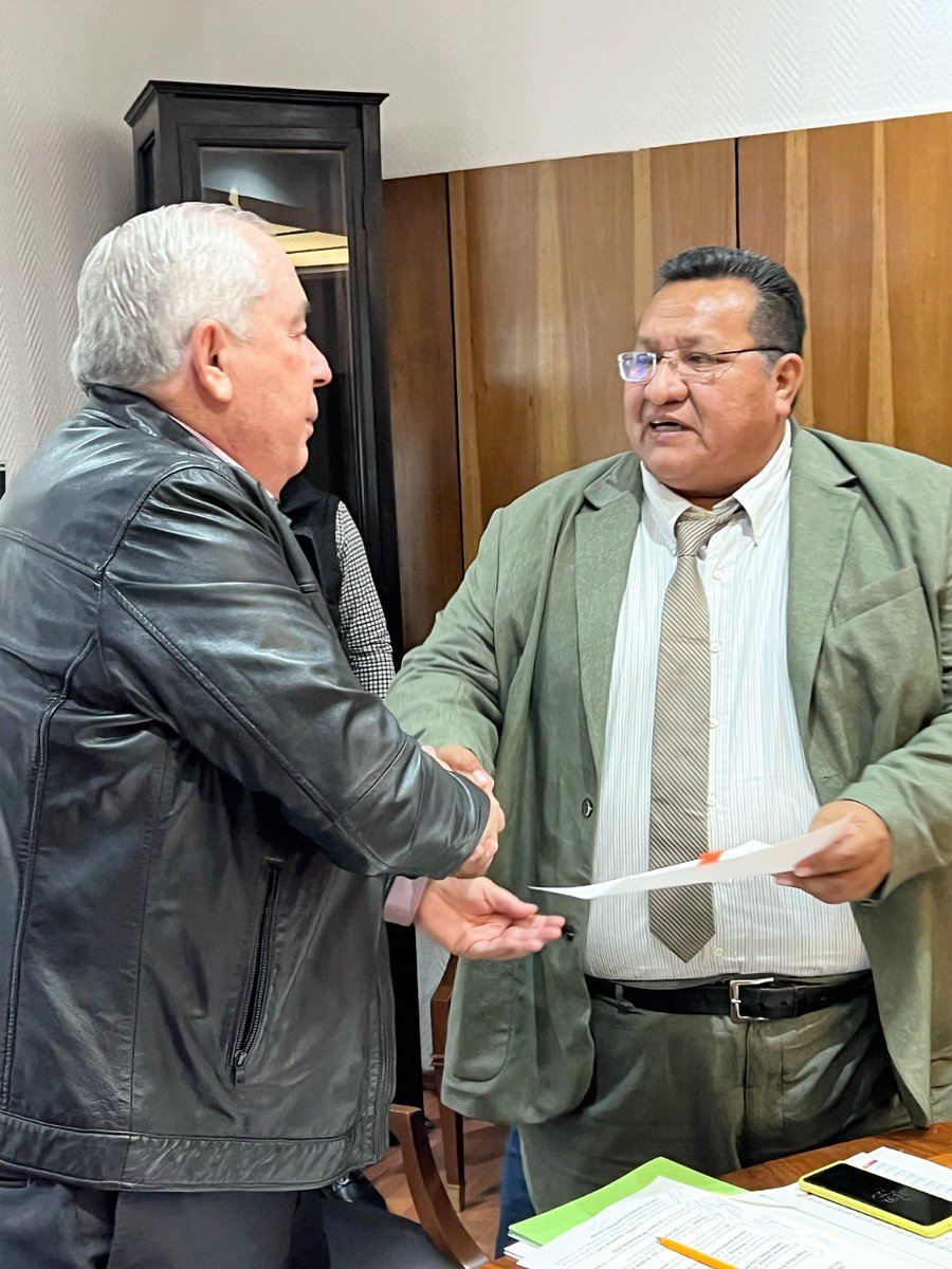 LecheBienestar's tweet photo. Con el objetivo de enriquecer a #LICONSA y @SegalmexDiconsa se nombró a Roxana Tress Farias, como Encargada del Despacho de la Gerencia Sureste de DICONSA y a Marcos de la Cruz Sánchez, Subgerente del programa de #AbastoSocial en #Tabasco.
¡Sigamos construyendo #Bienestar! 👨‍👩‍👧‍👦🇲🇽 https://t.co/bbHSR3W35u