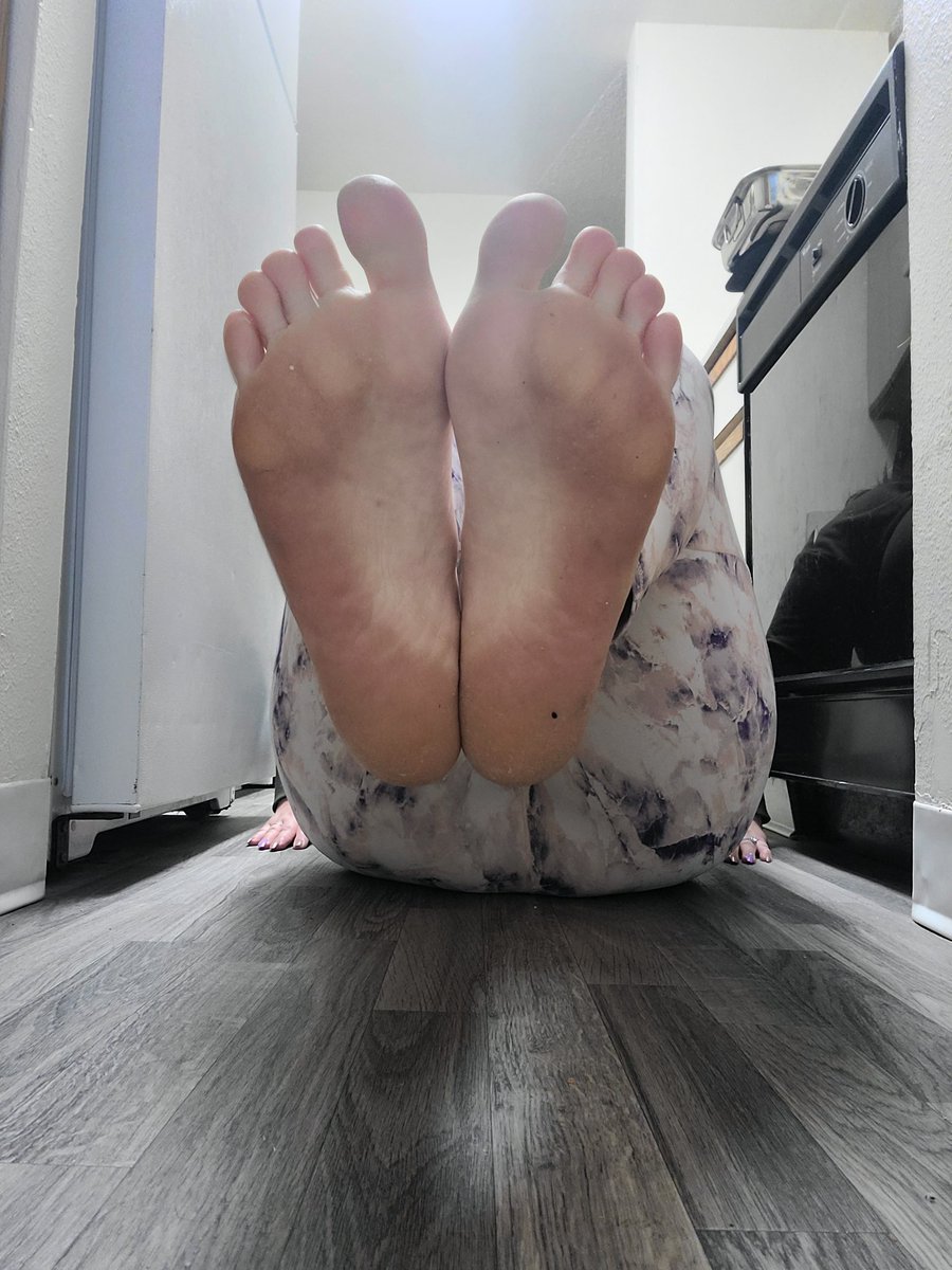 cli10288's tweet photo. Dirty feet been cleaning all day #BBWFEET #DIRTYFEET #feetlovers #feetfinder https://t.co/sWchnPQxS8