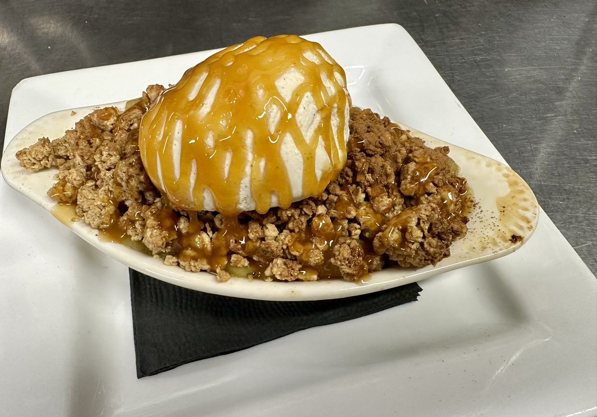 Homemade apple crisp takes over the winter season. ❄️