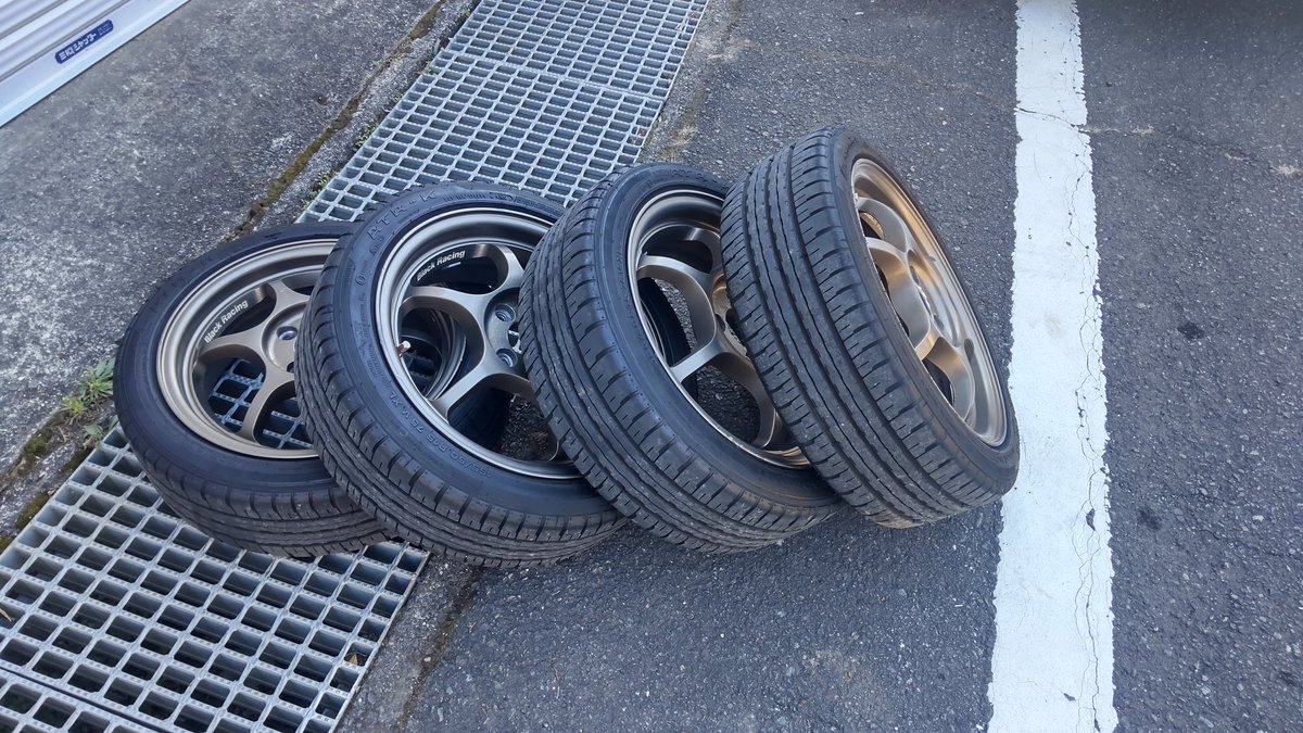 Re_Lax0925's tweet photo. そろそろ伊豆も降りそうなのでミラにスタッドレスをつけて
ついでに8をオイル交換
最近Doさんでずっとオイル交換してリフトの環境に慣れていたので、
久しぶりの地ベタリアンは修行
オイルは勿論Doengineeringのオリジナル👌
迷ったらコスパ良いしこれでしょ❗️
#Doable
#Doengineering
#rx8 https://t.co/YQVa64fpbW