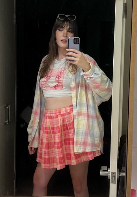 Me being a messy bitch, who wanted to be my ashtray 😏💕 https://t.co/whigYbic51