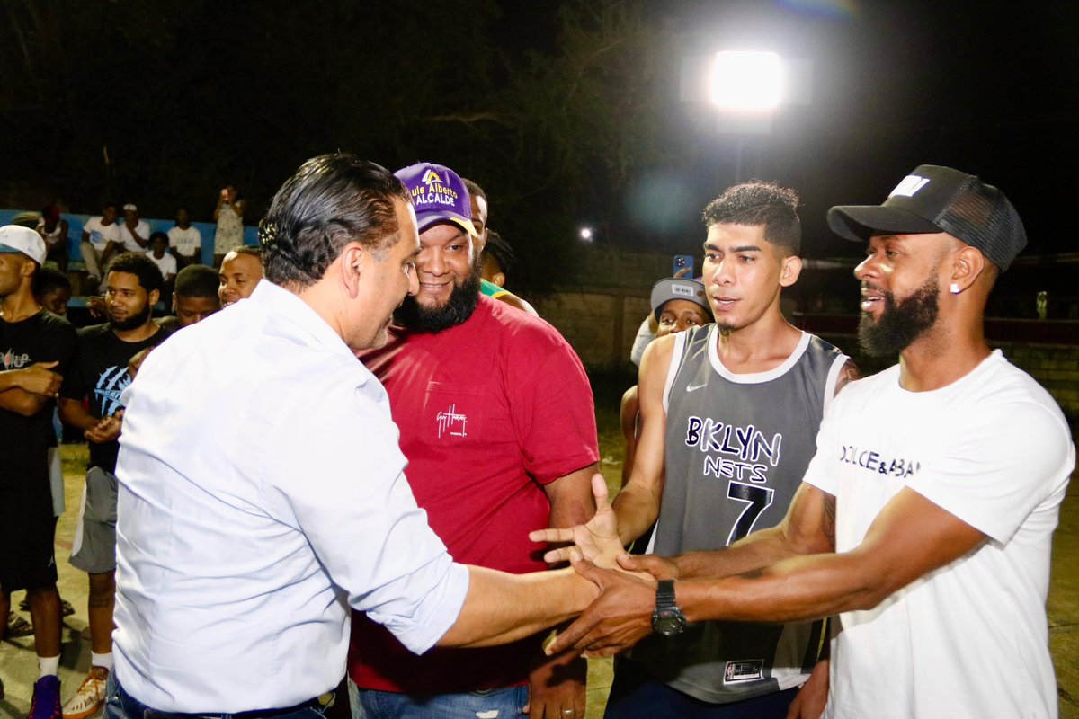 JuventudAlberto's tweet photo. Encuentro deportivo en Invivienda junto a nuestro próximo alcalde de #SDE @AlbertoTejeda_. 

¡Un líder que siempre está presente en el deporte!

#LuisAlbertoSDE⭐️
#ungerentepaqueresuelva💜 https://t.co/sgv6UA8N3w