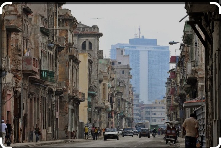 jorgegocho's tweet photo. @RoiLopezRivas Vean uds, en sólo 65 años el comunismo transformó a La Habana una de la mejores capitales de América, miren el progreso y modernidad que tiene ahora, a nosotros los venezolanos nos faltan unos poquitos años para igualarlos... https://t.co/sO95JfxQyf