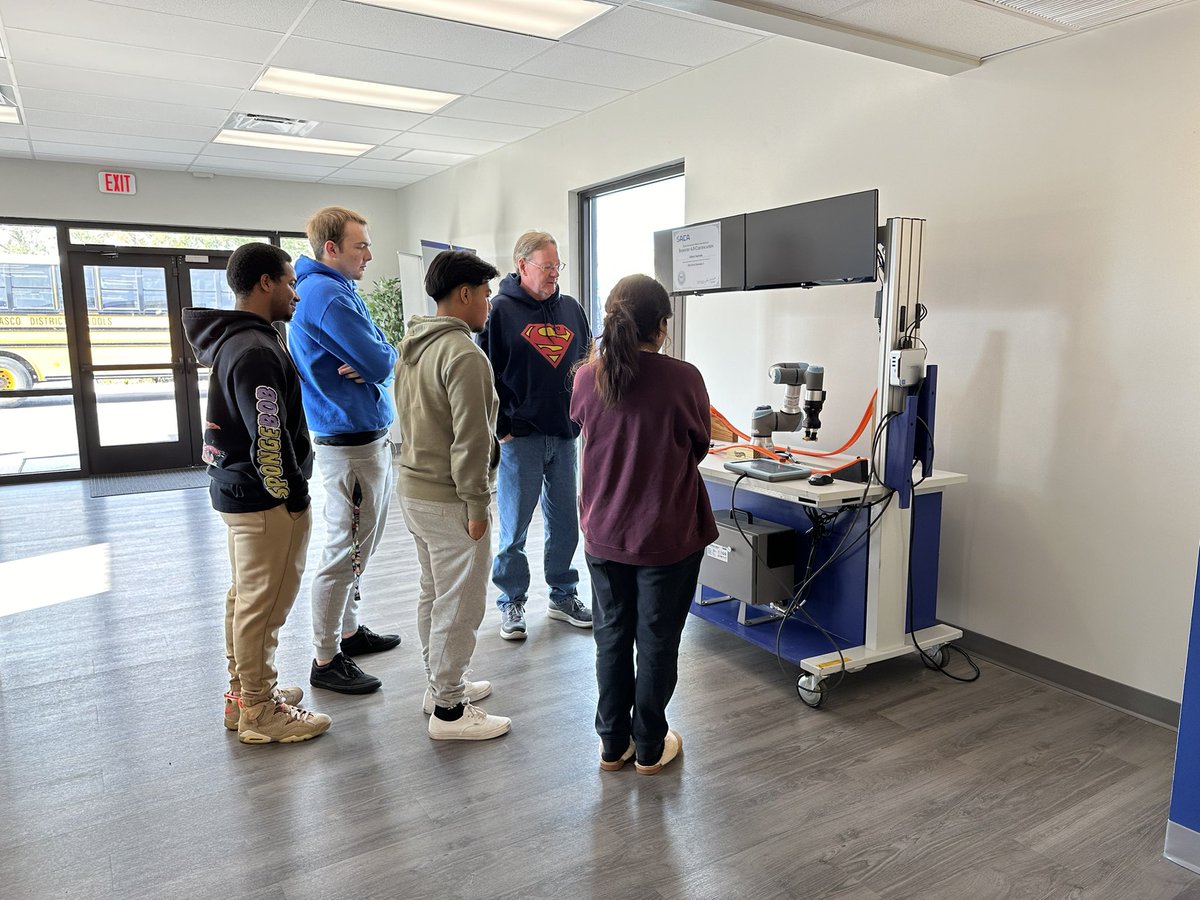 GHS students experiencing hands on learning at Amskills. <a href="/AmSkills_FL/">AmSkills</a> @GulfHSPrincipal <a href="/MsMazGHS/">Amy Maz</a>