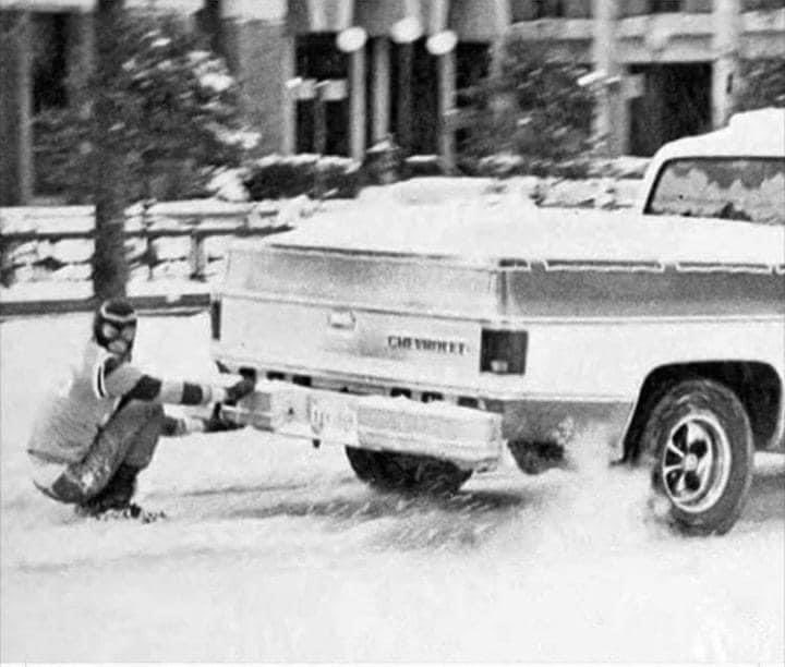 Chicago_History's tweet image. Who remembers Skitching in the snow?

#ChicagoHistory ☑️