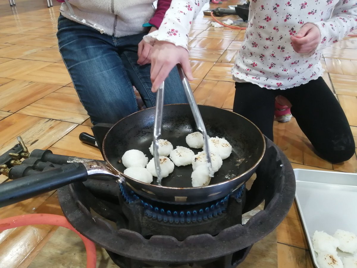 LFIT_horssite's tweet photo. #TAKATO 3EME JOUR
Encore une #bellejournée où nous avons pu #profiter de la #neige : balade en raquettes et luge.
Et pour terminer l'après-midi, #dégustation #gohei préparés lors de l'#atelierculinaire.
Rendez-vous demain pour de #nouvellesaventures !
@aefeinfo
@lfitokyo https://t.co/Q3TiW5Z5Mz
