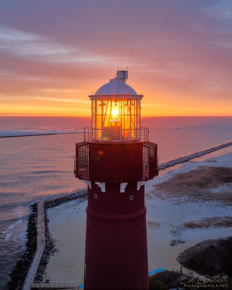 Greet the day with art! 🌅 Discover the #SunriseSentinel's warmth on your wall with a print from catlettphoto.com/Seascape/Light… 

Start every day on an inspirational note. 🎨

#BarnegatLighthouse #MorningInspiration #HomeDecor #SunriseArt #ArtBuyers #PhotographyLovers #ArtInHomes