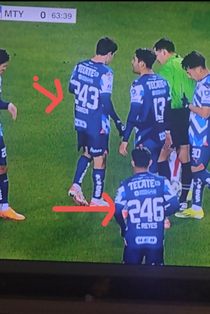 El.esfuerzo que hay que hacer para ver un partido donde existan camisetas con números de 3 cifras. No es serio. Yo que <a href="/RiverPlate/">River Plate</a>  no me hubiese presentado.
#River2024 #ESPN