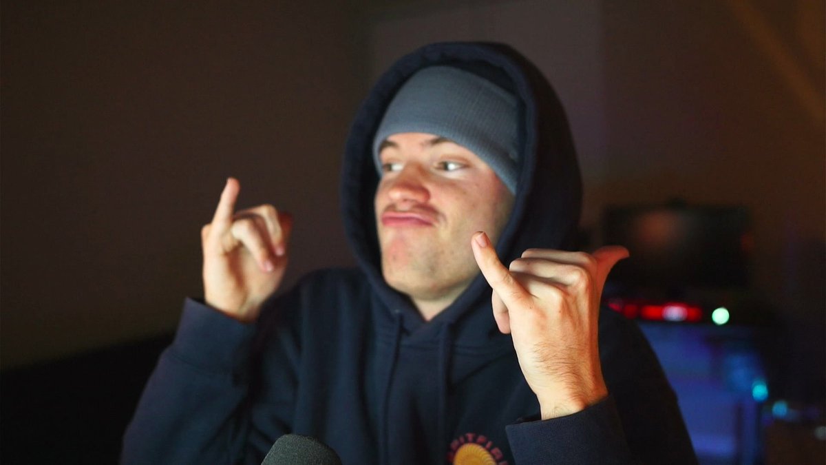 SwitchBackMongo's tweet image. UH OH! Look who actually put the camera up 3 months after moving... and who also typed in a google doc today... and who opened premiere like 4 times in the last week... it's me

If you asked me "workin hard or hardly workin?" I'm definitely hardly workin 🤣 but I'll have a video