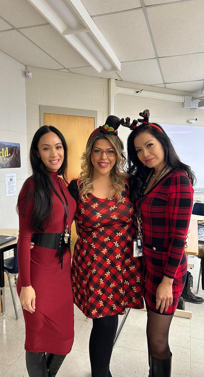 Spirit week 2023 <a href="/garnierDPCDSB/">St. Charles Garnier DPCDSB 🇨🇦🇺🇦</a> 🎄🙏🏽🥰