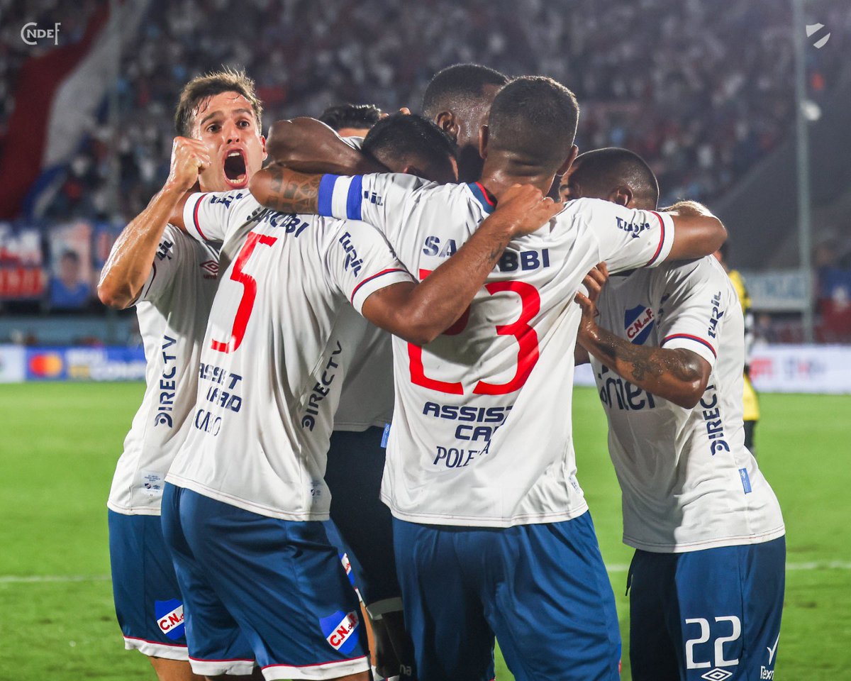 Nacional's tweet photo. ¡𝗚𝗔𝗔𝗔𝗔𝗔𝗔𝗡𝗢́ 𝗡𝗔𝗖𝗜𝗢𝗡𝗔𝗟! 🔵⚪️🔴

Nacional venció 4 a 1 por penales a Peñarol

#ElClubGigante https://t.co/nkT4CCbNkI