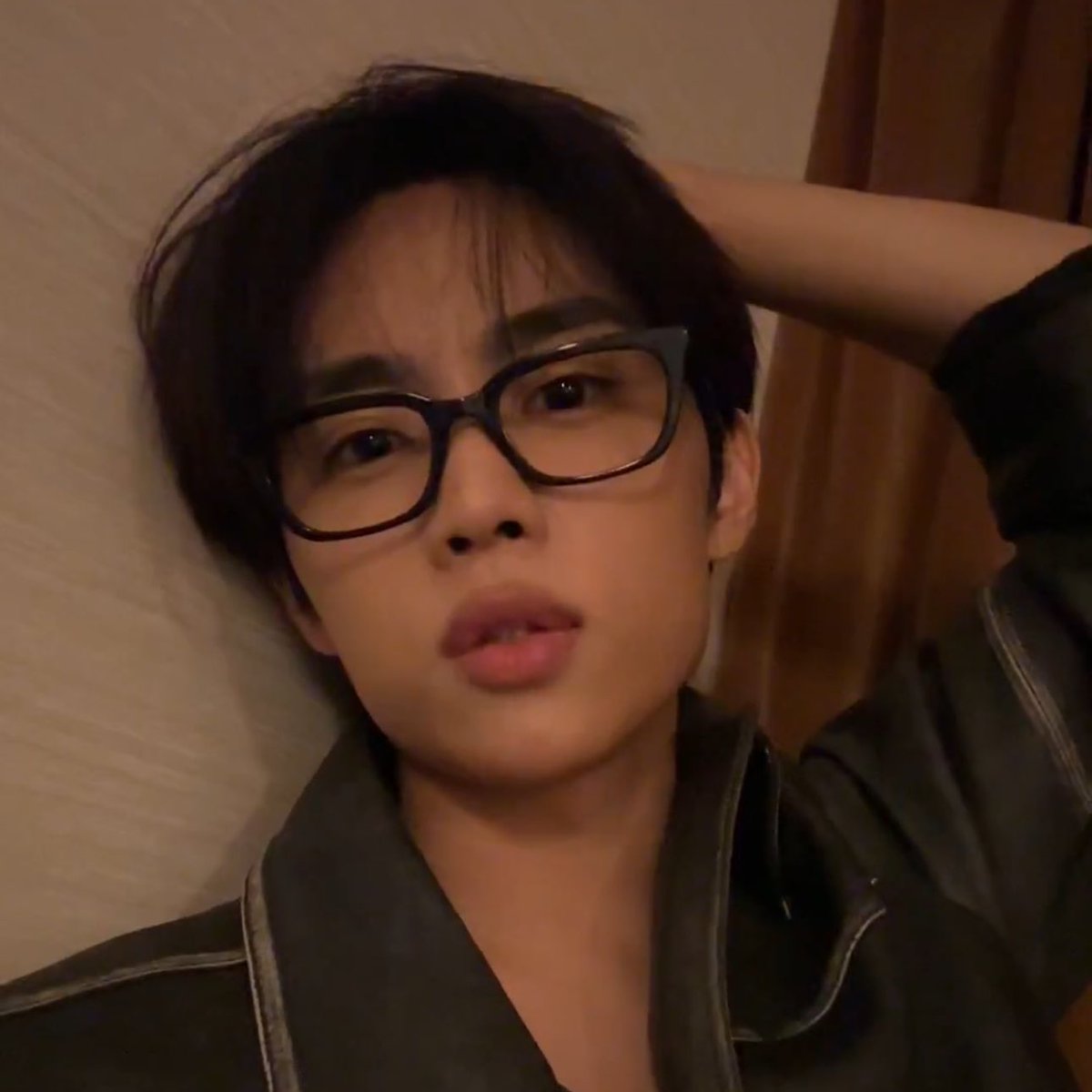 swlovezone's tweet photo. pretty boy with glasses and thick lips save me….save me sunwoo 😵‍💫 https://t.co/PV9r6Hvc3P