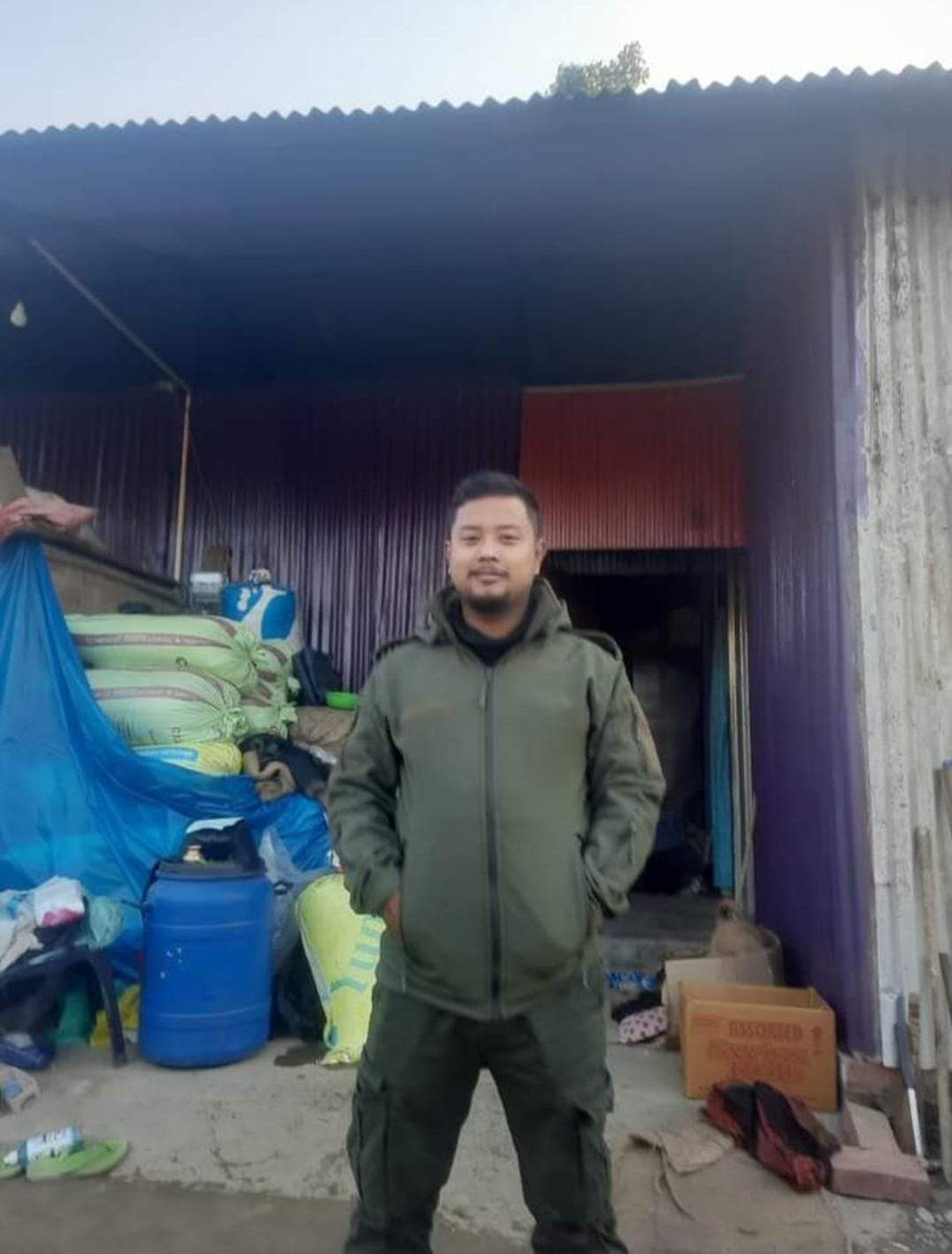 Eramdampaodam's tweet photo. Meitei is in danger 🚨 

A Meitei was killed in Kangchup &amp; Kadangband by #KukiMilitants this morning. As shown in the video, they shot him. @India_NHRC @UNHumanRights

#KukiAtrocities #Manipur_Violence #Manipur  
#Kuki_ZoMilitants 
#KukiZoNarcoTerroristXposed https://t.co/5Wc5z5r0rg