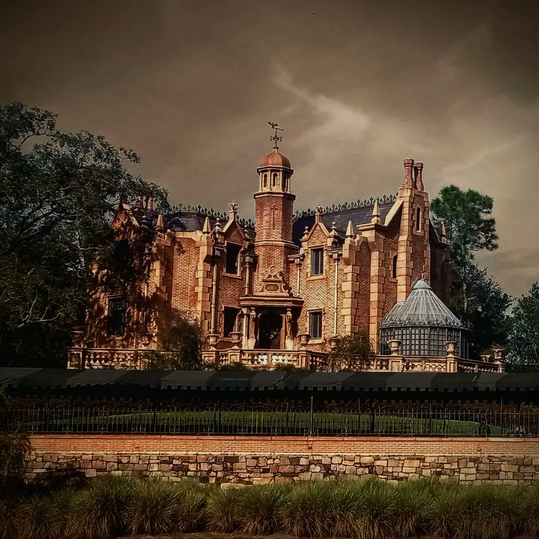 HauntFreak11's tweet photo. Welcome Foolish Mortals..
#HauntedMansion #MagicKindom
@DisneyParks @WaltDisneyWorld https://t.co/ZPuFRIZ8qp