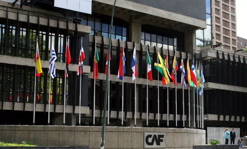 AgendaCAF's tweet photo. 📣🟢CAF realiza su primera emisión de bonos en 2024 por USD 1.750 millones.

El interés por parte de los inversionistas reitera la confianza del mercado en los títulos de nuestra institución y su gestión durante más de 50 años para promover iniciativas que mejoren el bienestar de la población y la integración regional.🌎

Toda la información en https://t.co/0ZRYuDP8W8