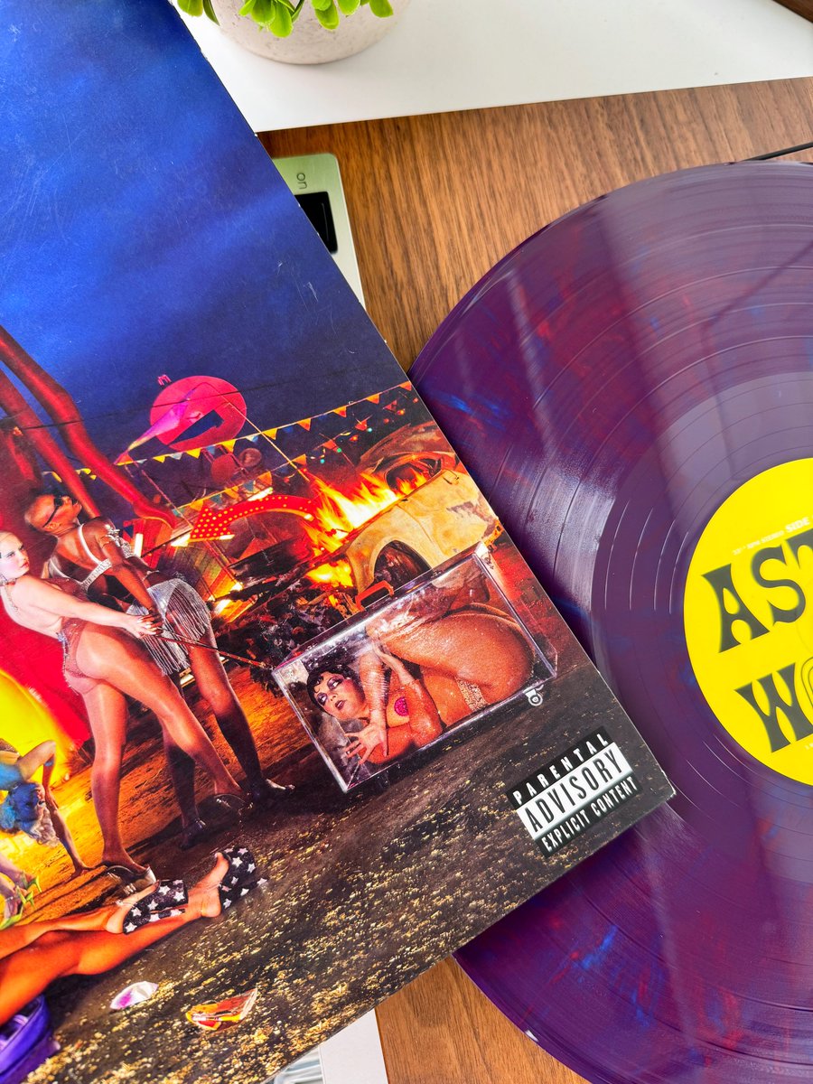 Dro  Vinyl Collection on X: Astroworld, by Travis Scott ☄️ Featuring my  Travis Scott vinyl collection 💿  / X