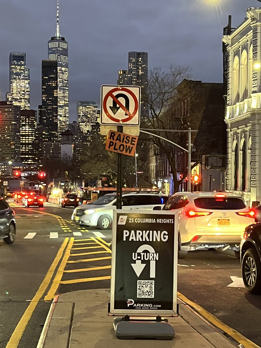 Anyone see a conflict in signage here? @NYCSanitation @NYCBikeLanes @bdhowald @_elkue @NYC_DOT @BklynEagle