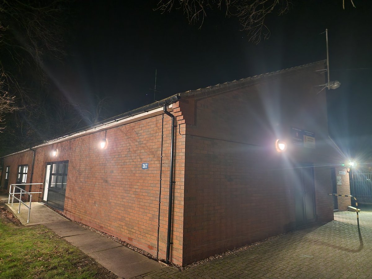 DeaconACF's tweet photo. Visited Huntingdon detachment tonight, celebrating Big birthdays for 2 of @CambsACF cfav's.
What a great facility @EastAngliaRFCA have given the cadets 😊 thank you. https://t.co/NSUi7E80RK