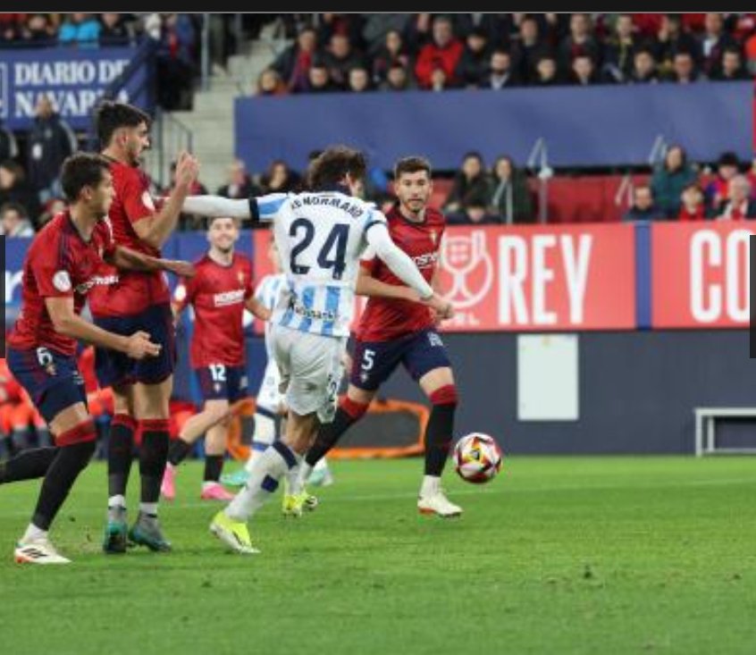 CAOenfurecido's tweet photo. CATENA CON LAS MANOS RECOGIDAS Y LE SUBNORMAND ECHÁNDOLE EL BRAZO PARA DESPUÉS CAER.

Y EL INÚTIL DE HERNÁNDEZ HERNÁNDEZ PICANDO CON TODO.

CON PULIDO SANTANA, QUE SE DESENTIENDE DEL PENALTI DE BUDI, LLAMÁNDOLE PARA LA ROJA. https://t.co/vcrpdpSmBq