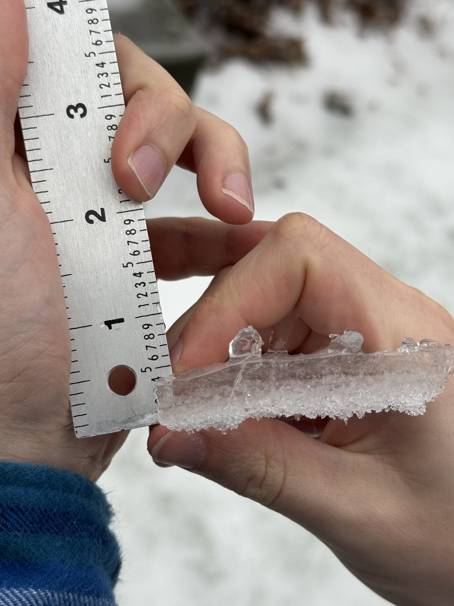 NWSPortland's tweet photo. We measured 0.40 inch of ice here at the office, & our parking lot is pretty much an ice rink (Larry Chicken is having a hard time balancing on his feet! 🐔⛸️).
⚠️ Please stay off the roads if you do not have to be out! We would also appreciate your ice measurements. #PQRobs https://t.co/9YZ5ICFWpb
