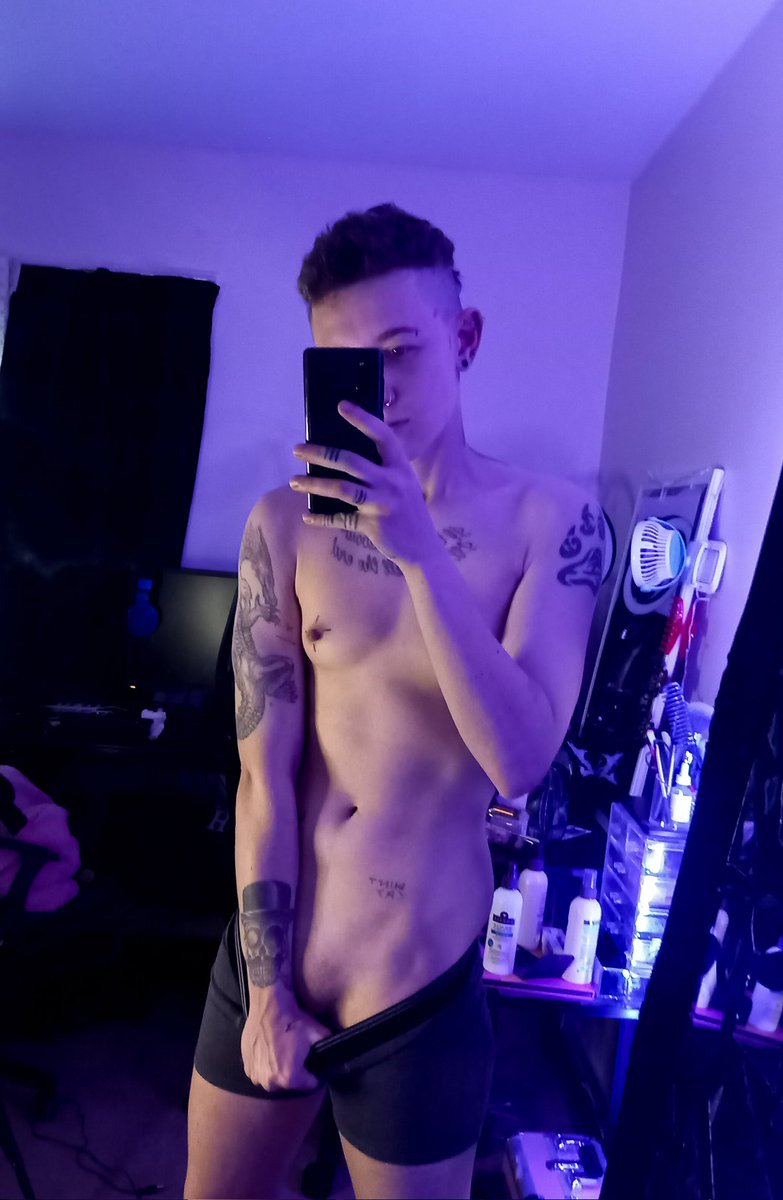 jonahjo_ftm's tweet photo. I'm here looking like a snack, anyone hungry? https://t.co/C49Km1GDhN