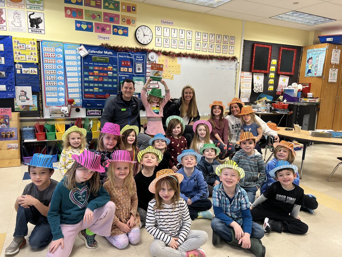 MissSSheehan's tweet photo. ⭐️ of the week 🤝 crazy hats 🎩 https://t.co/J8lcZ3jic1