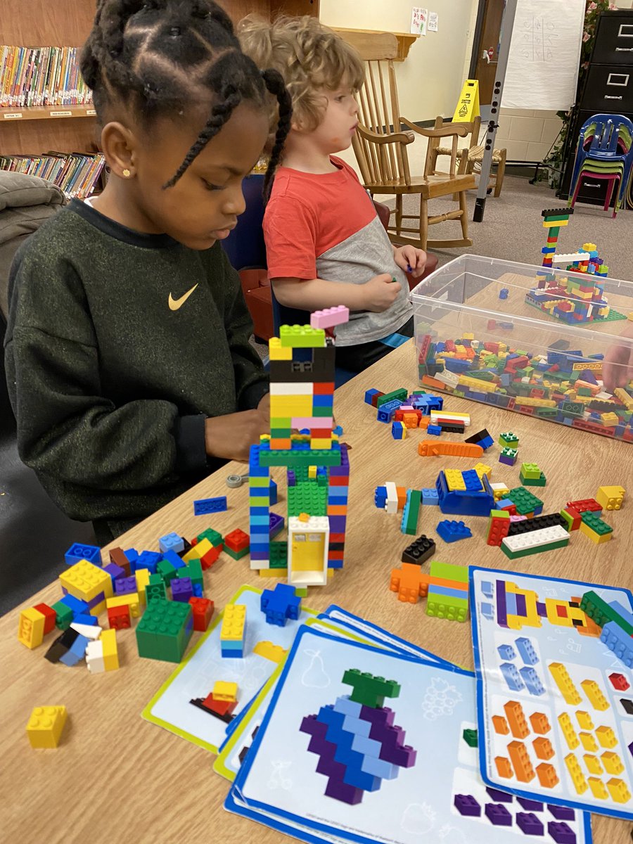 Creative builders in the library with Mme Korlaki today! 👷‍♀️👷👷‍♂️<a href="/MlleHastings/">Laura Korlaki</a> <a href="/Glade_Gators/">ForestGladeGators</a> <a href="/MsAwender/">Ms Awender</a>