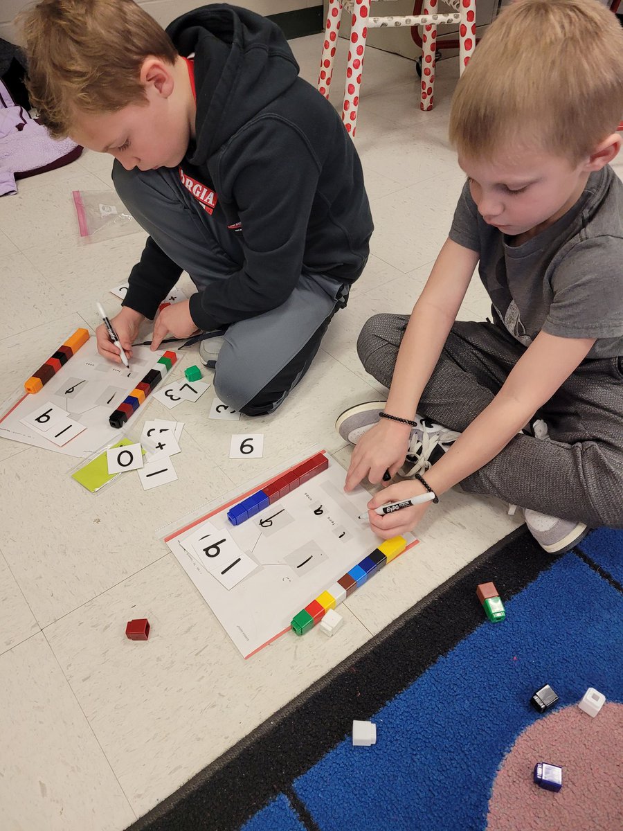 smith1st's tweet image. Marvelous mathematicians identifying ten as a unit to help us with addition! #mvesgainesville #firstgraderocks #eurekamath