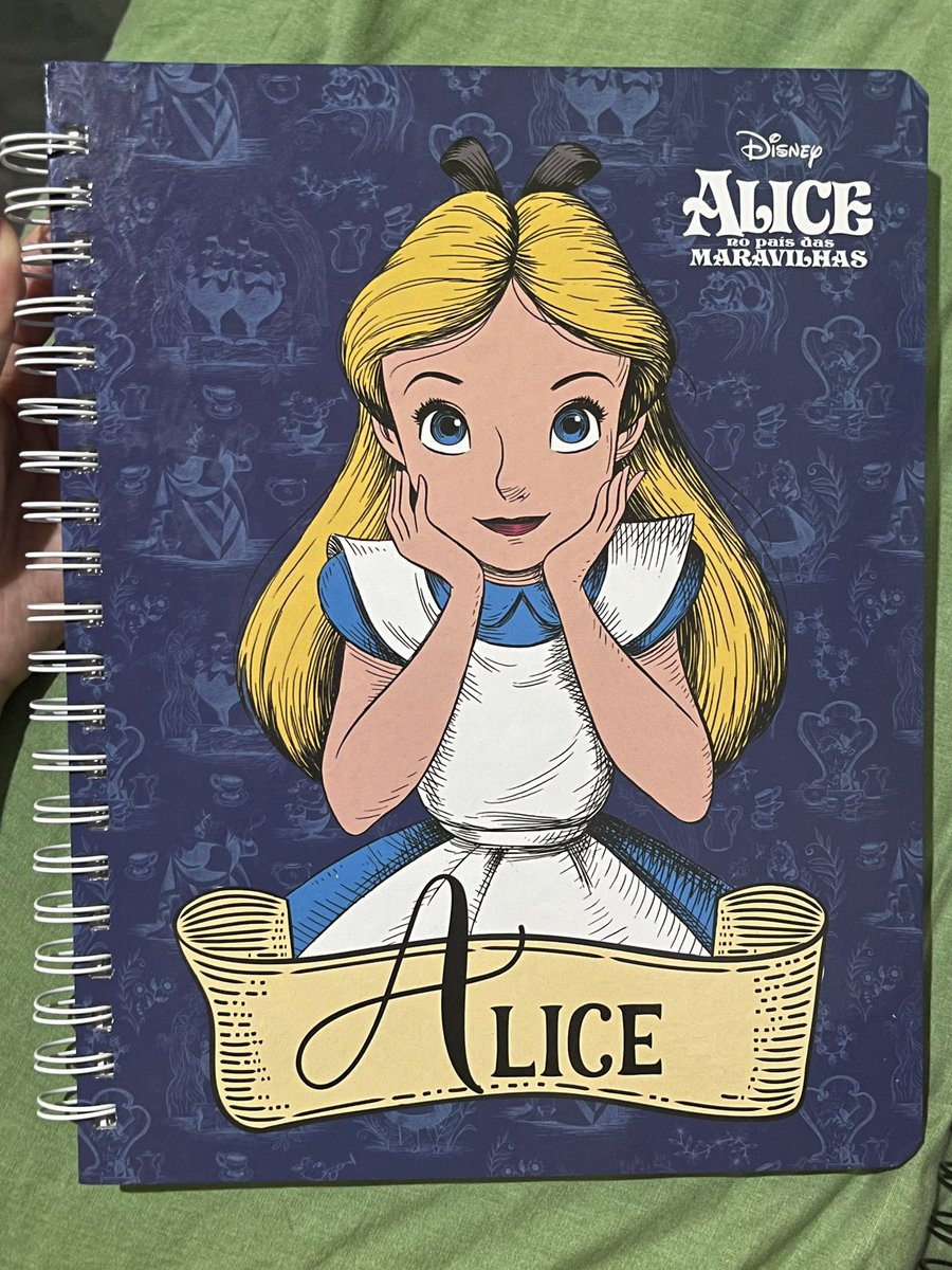 putzjuliakk's tweet photo. caderno de 10 matérias da alice no país das maravilhas, PERFEITO!! as folhas são arredondadas nas pontas, coisa mais linda
R$24,99- o amigão https://t.co/VbG5wNYQ4A