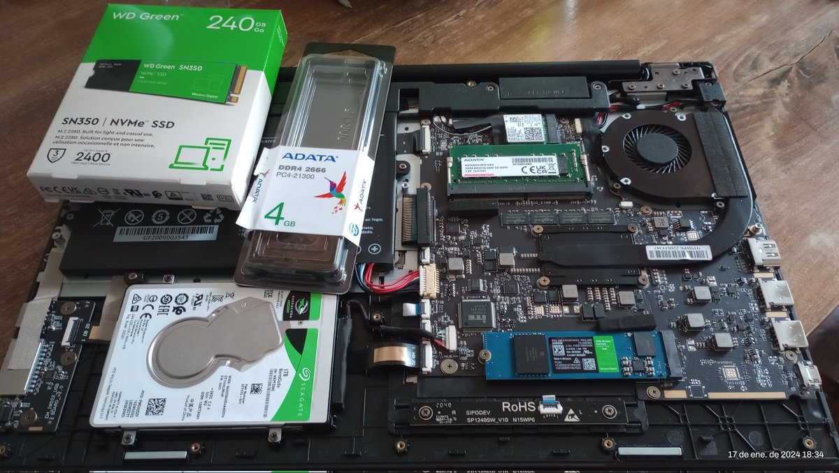 VInformaticaArg's tweet image. Nueva vida para esta Sony Vaio, ssd nvme wd green y memoria ddr4 4gb para dejarle un total de 8. 🚀

#VidaInformatica #Informatica #reparacionDePC #PC #Notebook #sony #vaio #ssd #nvme  #westerndigital #ddr4 #adata #notebook #serviciotecnico