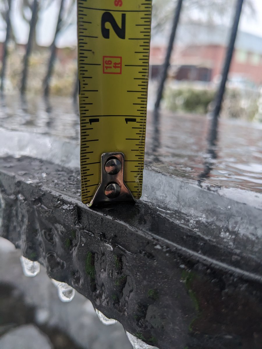 Educathaniel's tweet photo. @NWSPortland Downtown Camas.... Around 0.5 inches still https://t.co/24UunzlIwt
