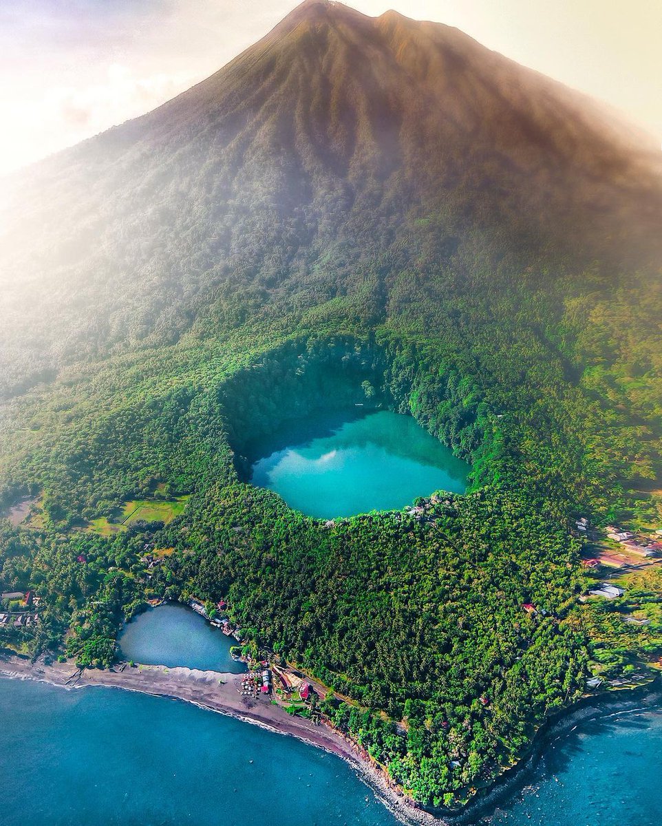 Kisah Pilu Di Balik Danau Tolire Yang Penuh Pesona Danau Tolire adalah danau yang terletak di Ternate. Selain bentuknya yang unik juga memiliki cerita legenda yang menarik. Danau Tolire berada di bawah kaki Gunung Gamalama, gunung api tertinggi di Maluku Utara. #PuspitaNagari