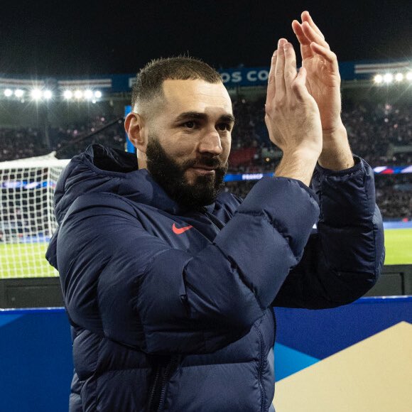 MediaParisien's tweet photo. Karim Benzema au PSG cet hiver, vous signez ? 🇫🇷🤔 https://t.co/ufDQ6327Be