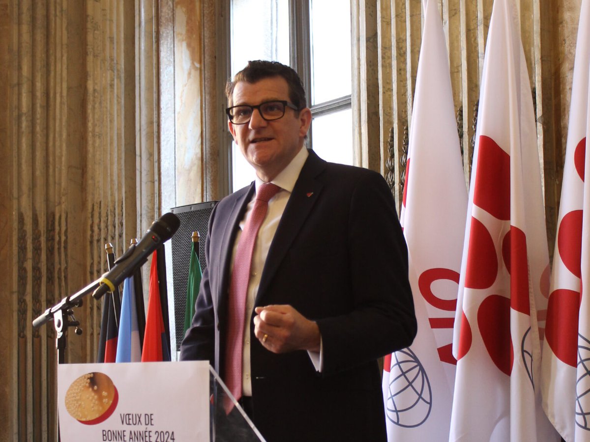 Congratulations to @JohnBarkerOIV who has taken up his role as Director General of the @OIV_int based in Dijon, France. At the OIV's new year celebration Dr John Barker outlined his aims for the new 5-Year Strategic Plan. Read more here: bit.ly/3RZ7ByZ