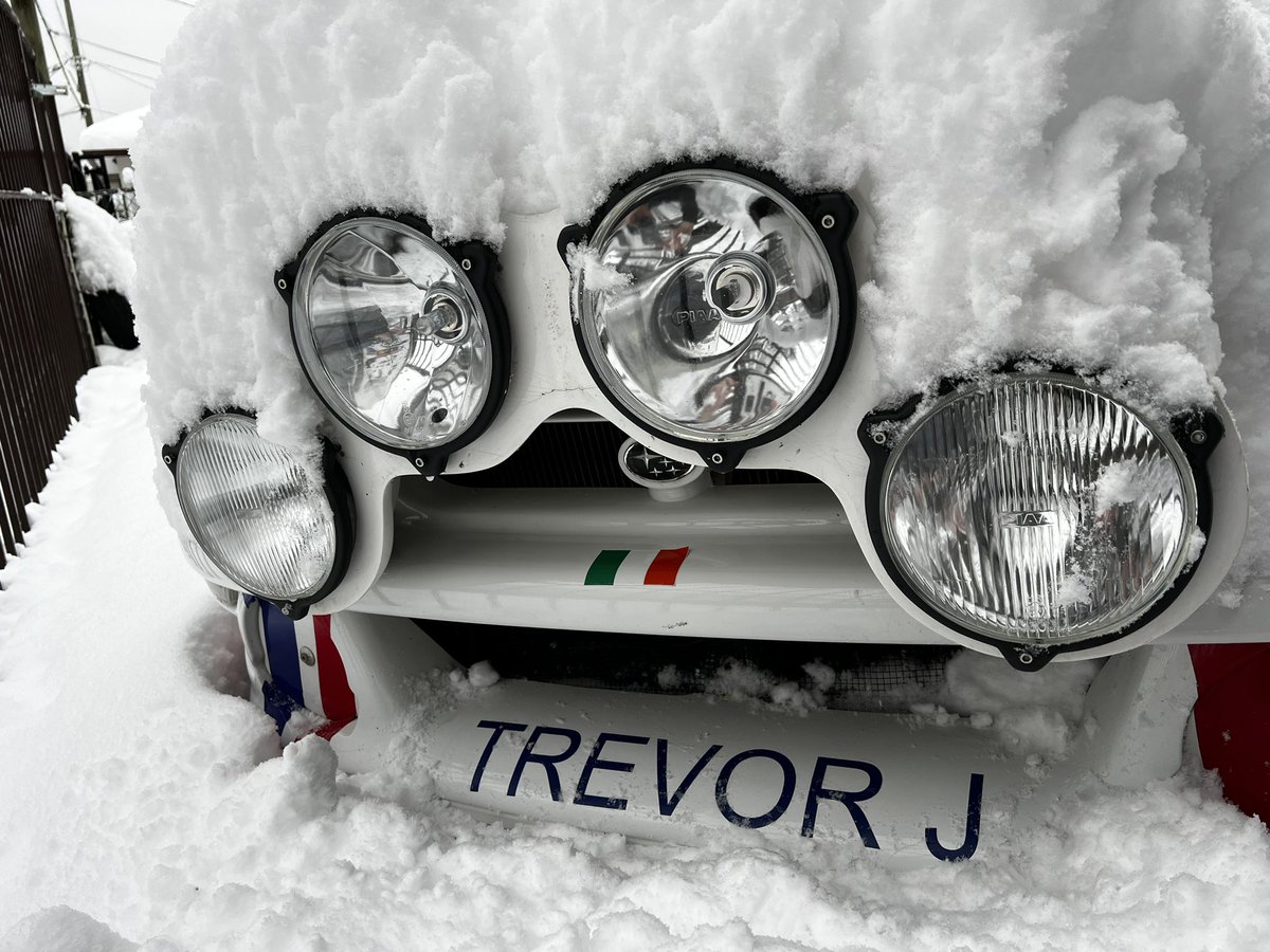 We got a little bit of the white stuff last night! 🥳👍🏁
