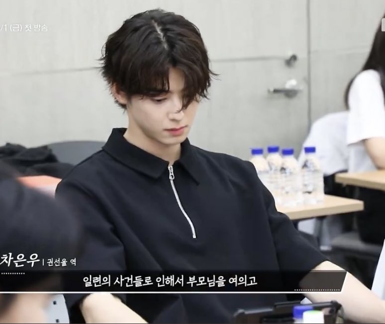 kicky0107's tweet photo. DAMN CHAEUNWOO YOURE SO HANDSOME!!! https://t.co/7b0rNiwzuK