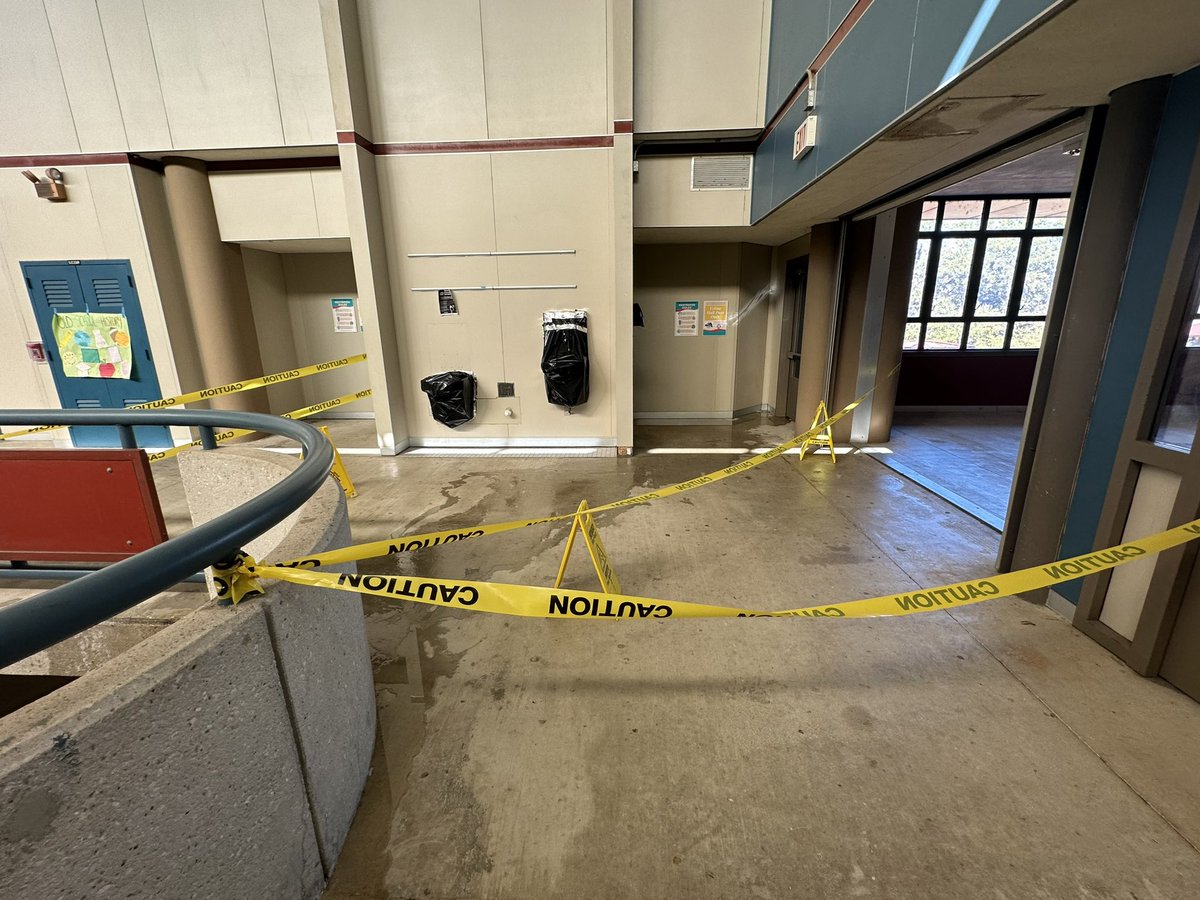 JBHS_dispatch's tweet photo. ABUNDANT ABSENCES: Due to conditions brought by cold weather, such as a lack of running water and icy roads, many students were absent for classes both yesterday and today. In response, the district excused absences for the affected students.

📸: Alex Edwards and Austin Ikard https://t.co/NvXQKJmVJf