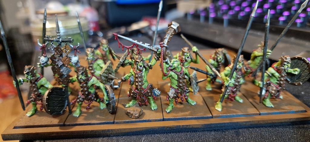 quina2525's tweet photo. First half dozen hobgobbo mercs done! Slow going here. 

#warmongers #warhammertheoldworld #warhammerfantasy #orcsandgoblins #greenskinz #squarebased #squarebassed https://t.co/KOrckuO8ZT
