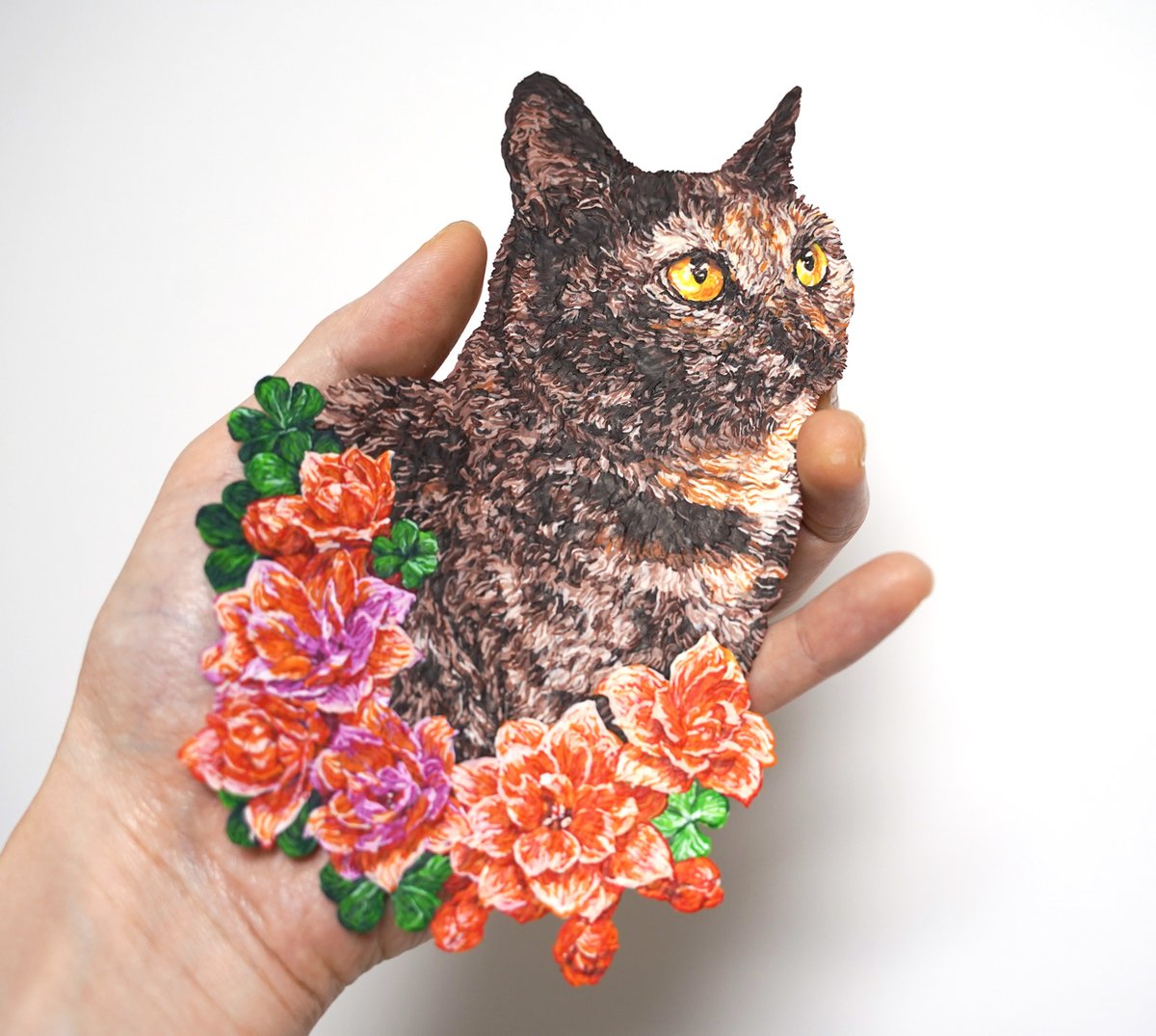 「粘土でつくった サビ猫さん 完成しました!!今回の作品は たすかふぇ様(ゆたか動」|西浦 康太のイラスト